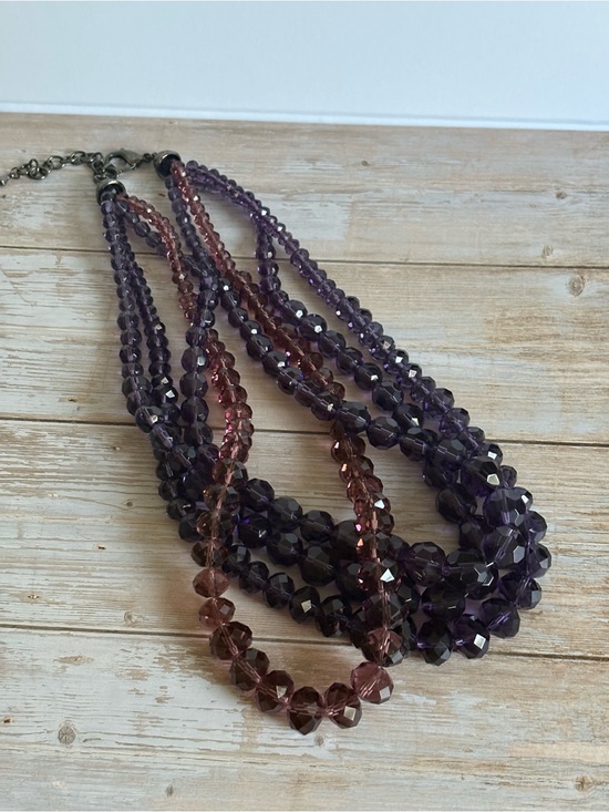 Jewelry - Vintage multi strand glass necklace.